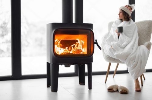 Choisir entre poêle à bois et insert